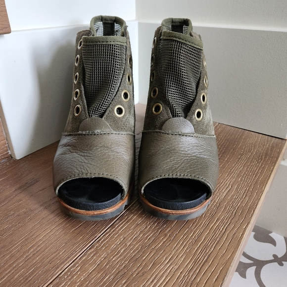 Sorel Mesh Wedge Booties Olive Green Size 7 - Picture 4 of 7